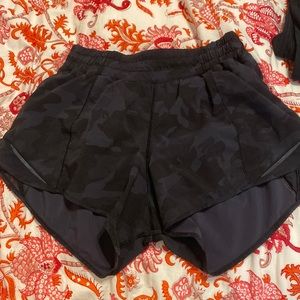 Lululemon Hotty Hot shorts Black Camo